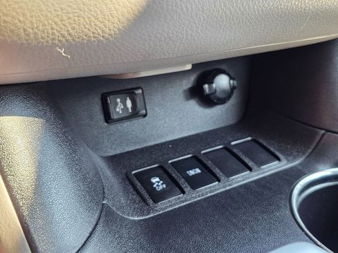 Used 2016 Toyota Highlander Limited w/ Driver Technology Package image 46