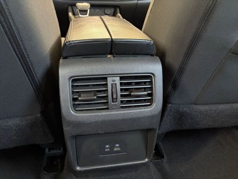 Used 2023 Nissan Rogue SV image 23