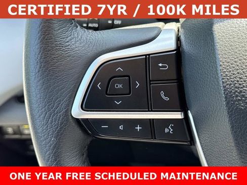 Used 2025 Toyota Sienna XLE FWD image 25