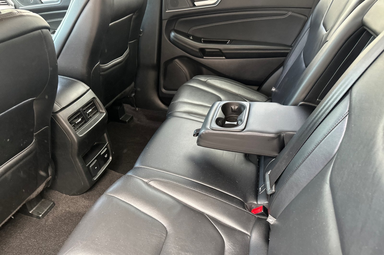 Used 2020 Ford Edge Titanium FWD image 12