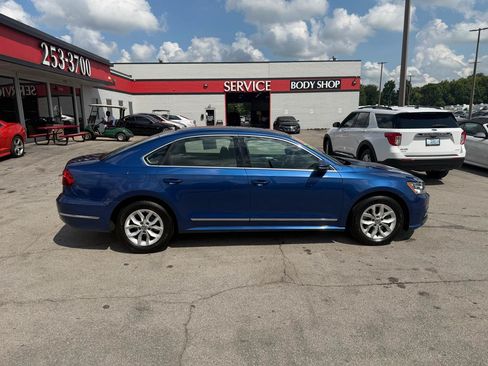 Used 2017 Volkswagen Passat 1.8T S FWD image 2