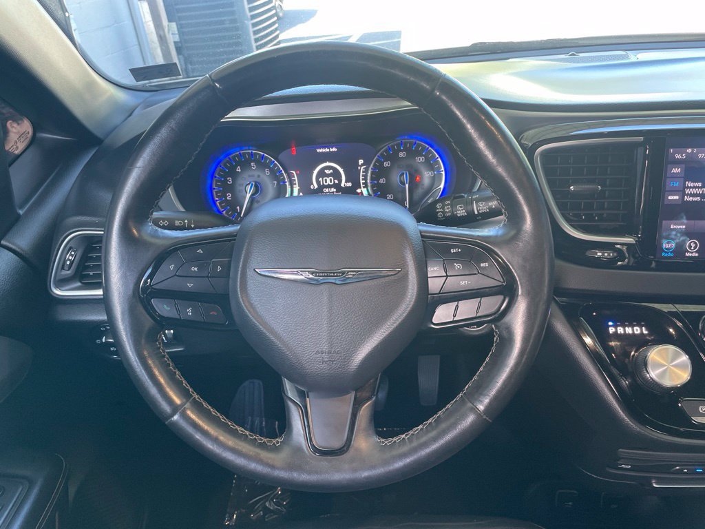Used 2019 Chrysler Pacifica Touring-L Plus w/ S Appearance Package FWD image 15