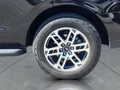 Used 2025 Ford Expedition Active AWD/4WD image 4