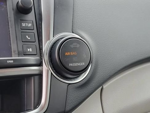 Used 2013 Toyota Highlander FWD w/ Cold Weather Pkg image 27