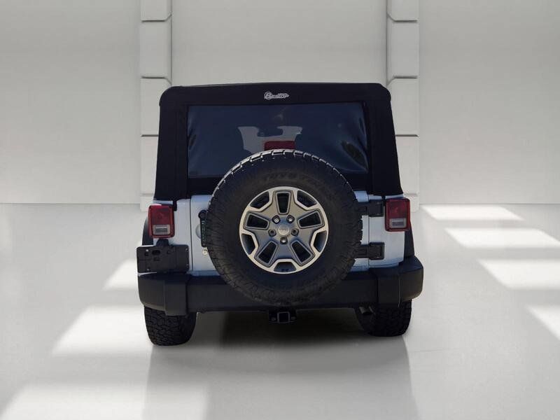 Used 2015 Jeep Wrangler Unlimited Rubicon w/ Connectivity Group AWD/4WD image 4