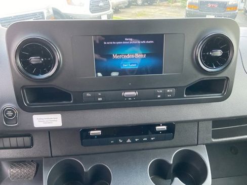 Used 2024 Mercedes-Benz Sprinter 2500 w/ Acoustic Package image 15