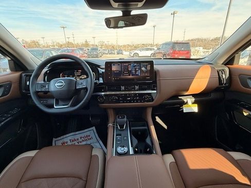 New 2026 Nissan Pathfinder Platinum image 21