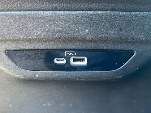 Used 2022 Chrysler Pacifica Touring-L image 13