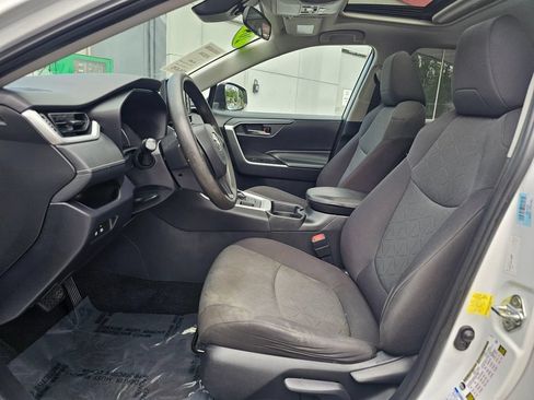 Used 2019 Toyota RAV4 XLE w/ Carpet Mat Package AWD/4WD image 19