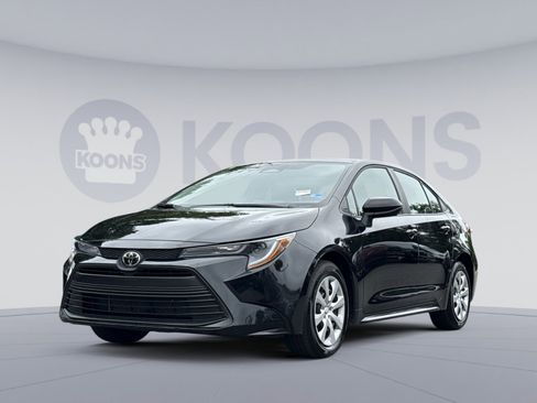 Used 2026 Toyota Corolla LE FWD image 1