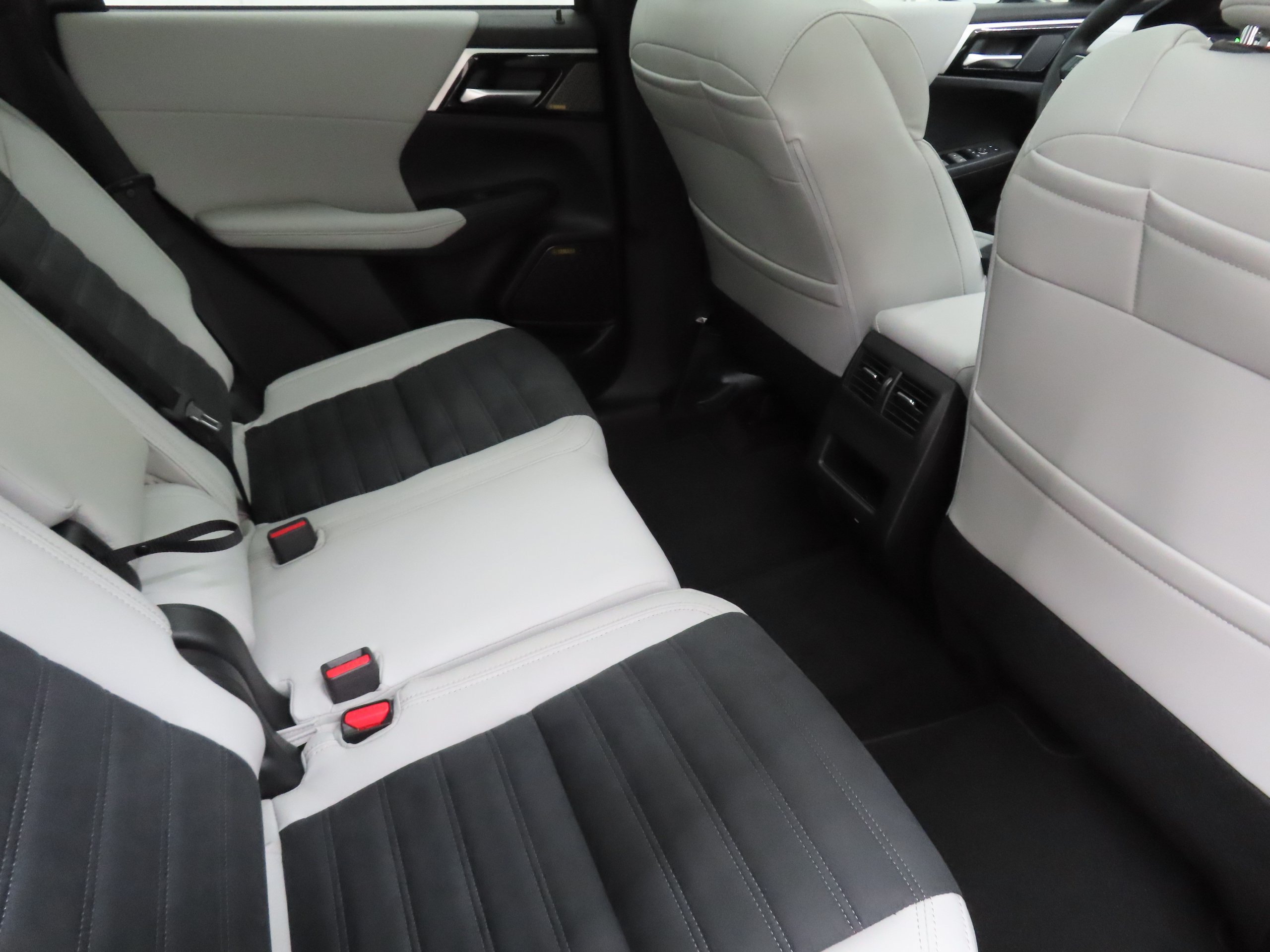 New 2026 Mitsubishi Outlander SE FWD image 24