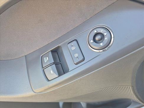 Used 2013 Hyundai Elantra FWD image 11