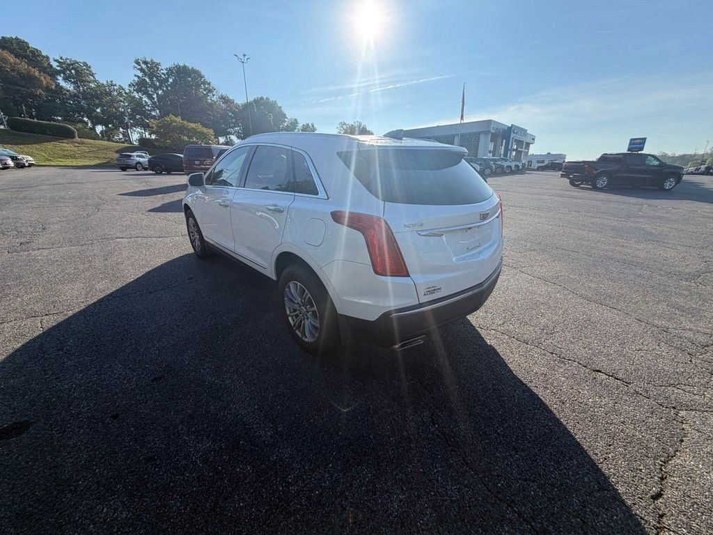 Used 2017 Cadillac XT5 Luxury w/ Driver Awareness Package AWD/4WD image 5