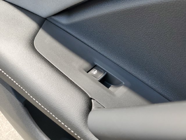 New 2026 Volkswagen Tiguan SE R-Line AWD/4WD image 14