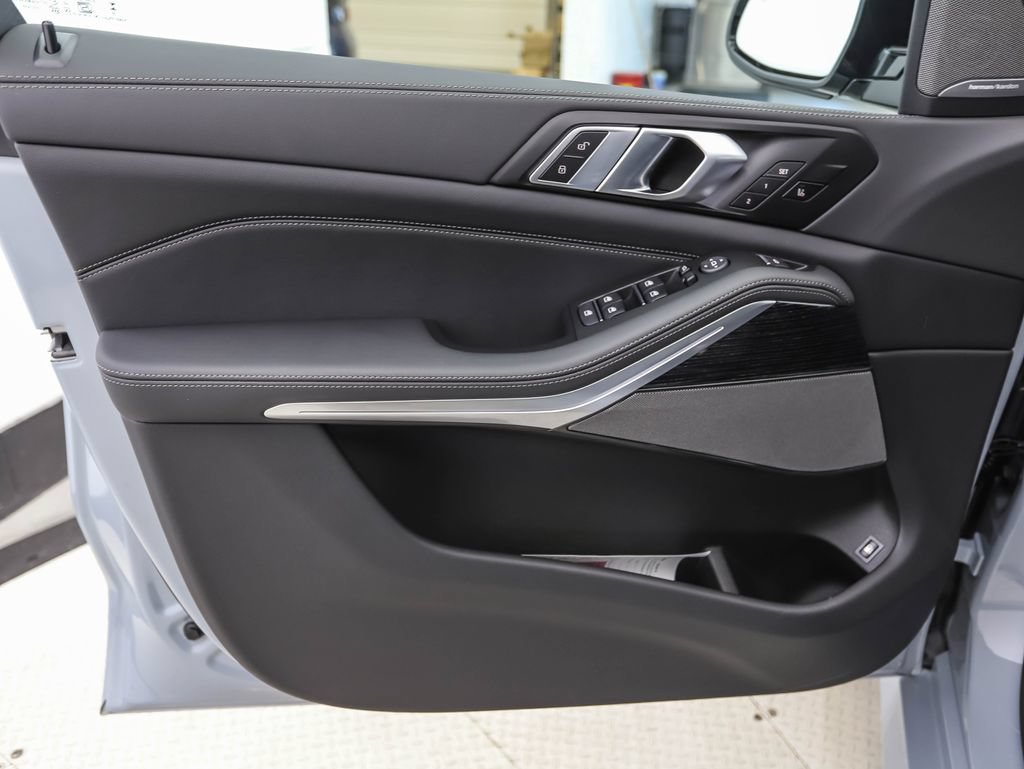 Used 2026 BMW X5 xDrive50e w/ M Sport Package AWD/4WD image 10