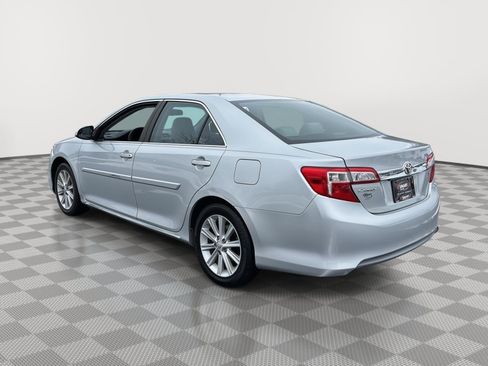 Used 2014 Toyota Camry XLE w/ Leather Package image 25