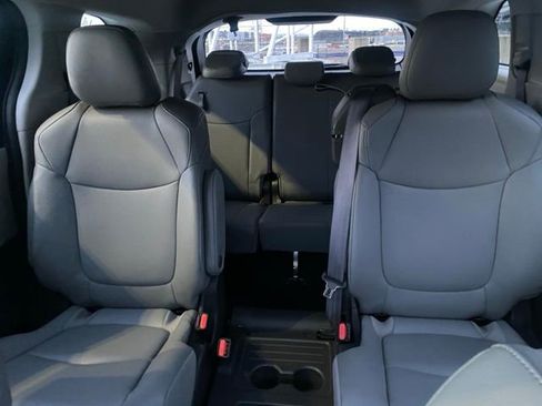 Used 2024 Toyota Sienna XLE image 21