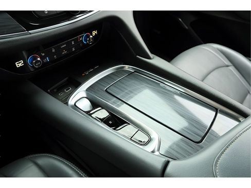 Used 2024 Buick Enclave Premium AWD/4WD image 24