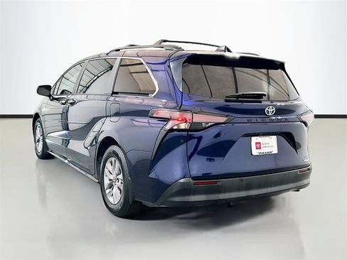 Used 2024 Toyota Sienna XLE image 6