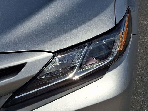 Used 2020 Toyota Camry SE image 9