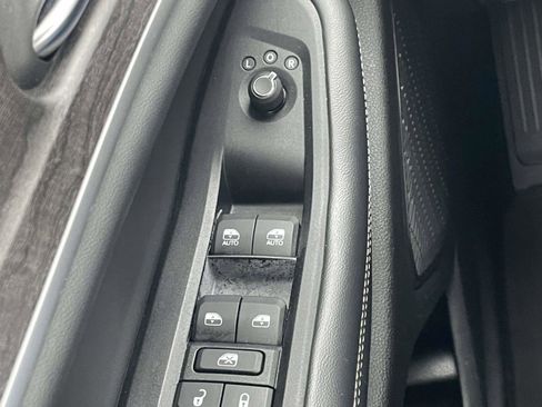 Used 2023 Jeep Grand Cherokee Limited w/ Black Appearance Package image 33