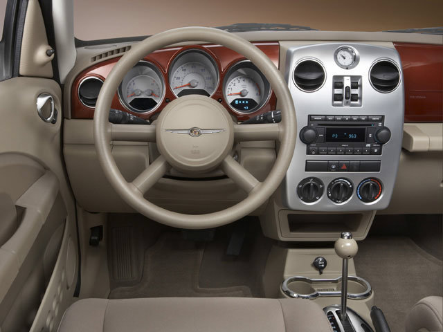 Used 2008 Chrysler PT Cruiser Touring FWD image 4