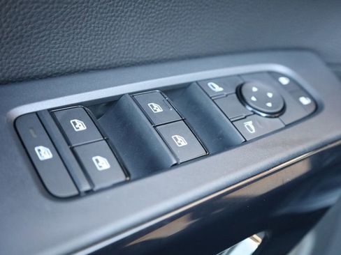 Used 2025 Nissan Pathfinder SV image 37