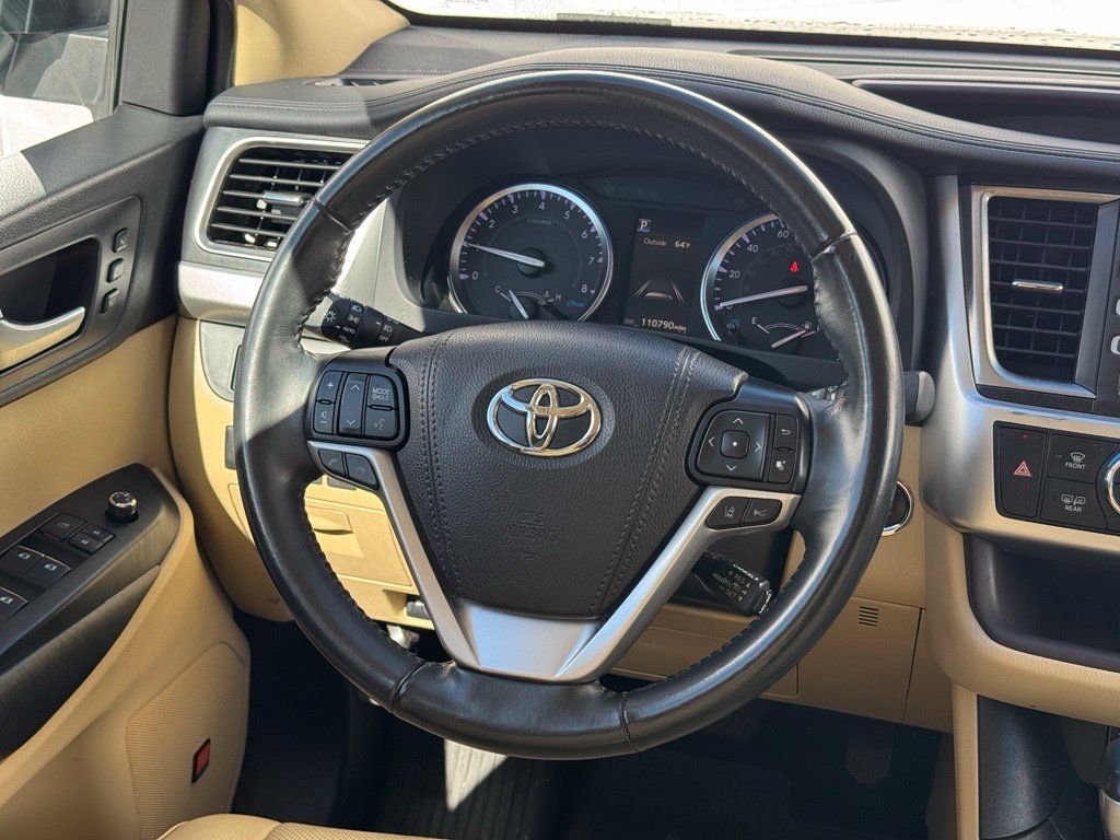 Used 2019 Toyota Highlander Limited FWD image 30