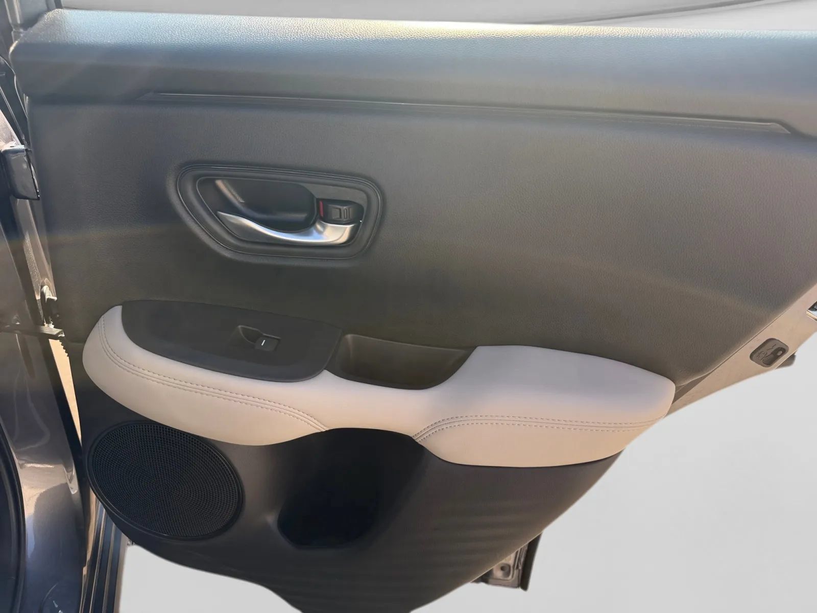 Used 2025 Honda HR-V LX image 28
