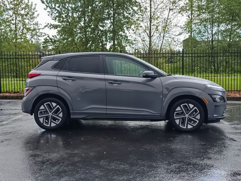 Used 2022 Hyundai Kona SEL image 2