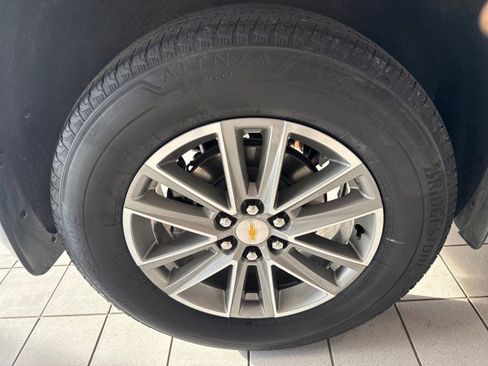 Used 2023 Chevrolet Traverse LT FWD image 10
