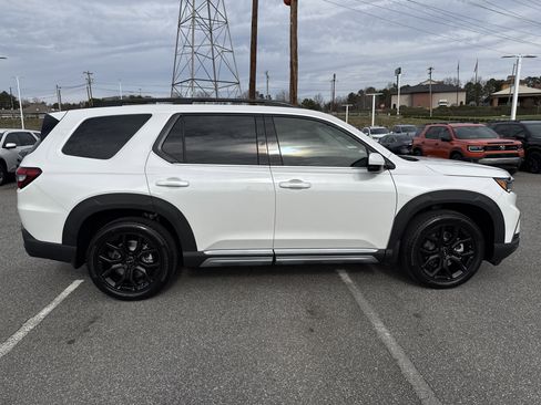 New 2025 Honda Pilot Touring image 10