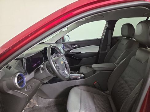 Used 2024 Chevrolet Trax LT w/ LT Convenience Package FWD image 13
