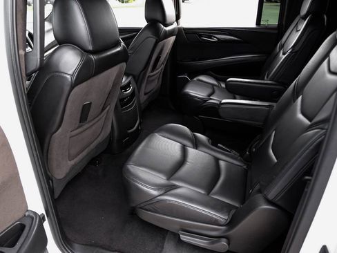 Used 2020 Cadillac Escalade ESV Platinum image 40