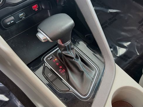 Used 2022 Kia Niro LXS image 20