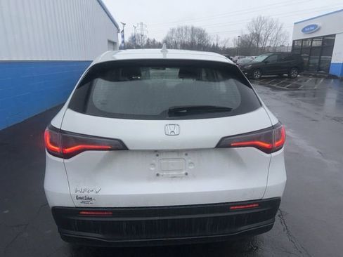Used 2023 Honda HR-V LX image 6