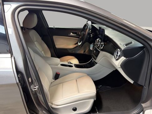 Used 2018 Mercedes-Benz GLA 250 4MATIC w/ Premium Package image 20
