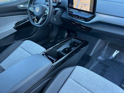 Used 2024 Volkswagen ID.4 Standard image 17