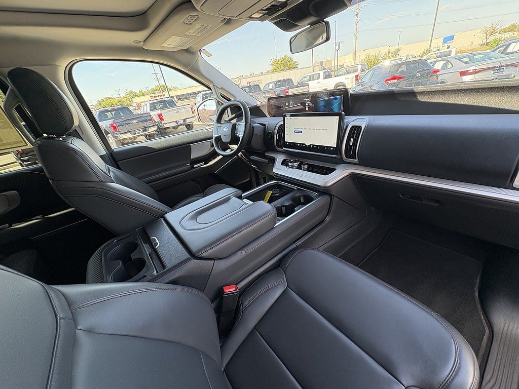 Used 2025 Ford Expedition Max Active AWD/4WD image 18