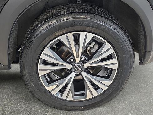 Used 2023 Nissan Rogue SV image 32