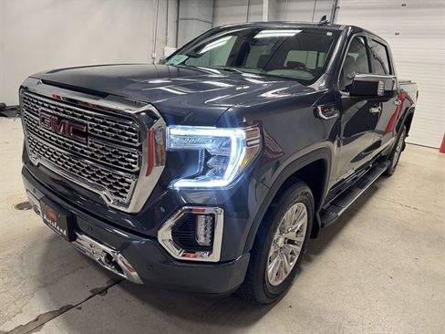 Used 2022 GMC Sierra 1500 Denali w/ Driver Alert Package II AWD/4WD image 3