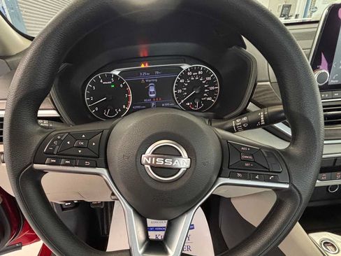 Used 2025 Nissan Altima 2.5 SV FWD image 21