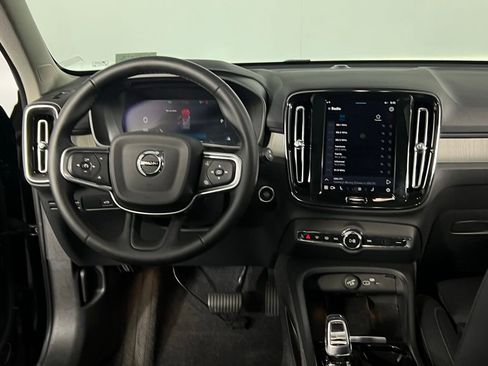 Used 2025 Volvo XC40 B5 Plus image 13
