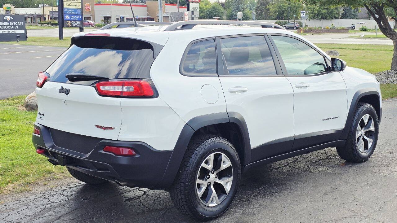 Used 2018 Jeep Cherokee Trailhawk AWD/4WD image 6