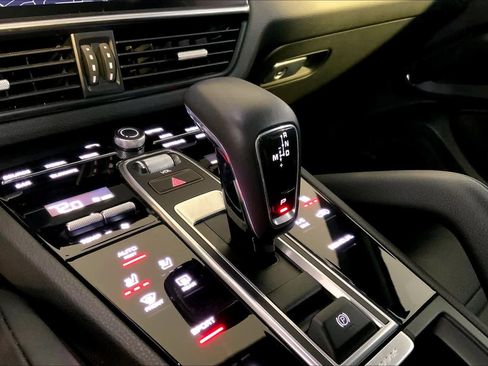 Used 2022 Porsche Cayenne image 17
