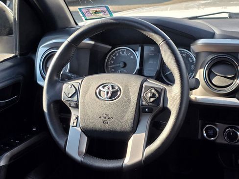 Used 2017 Toyota Tacoma Limited image 25