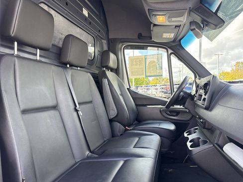 Used 2020 Mercedes-Benz Sprinter 2500 image 30