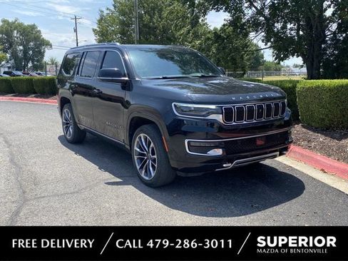 Used 2023 Jeep Wagoneer Series III w/ Premium Group I AWD/4WD image 1