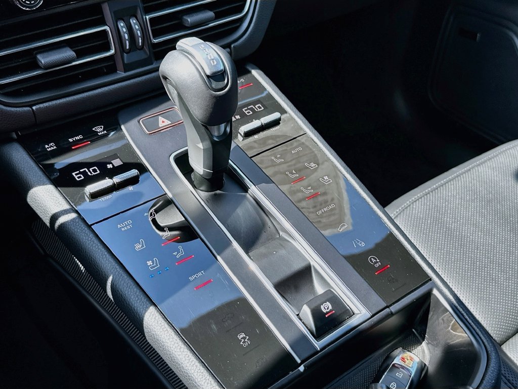 Certified 2026 Porsche Macan AWD/4WD image 19