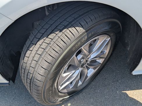 Used 2025 Toyota Sienna LE FWD image 21